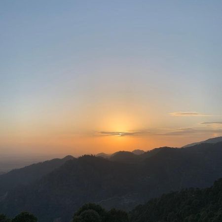 Meemo'S Home Dharamshala Bagian luar foto