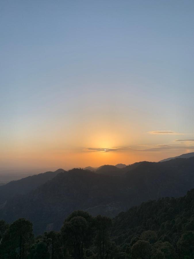 Meemo'S Home Dharamshala Bagian luar foto