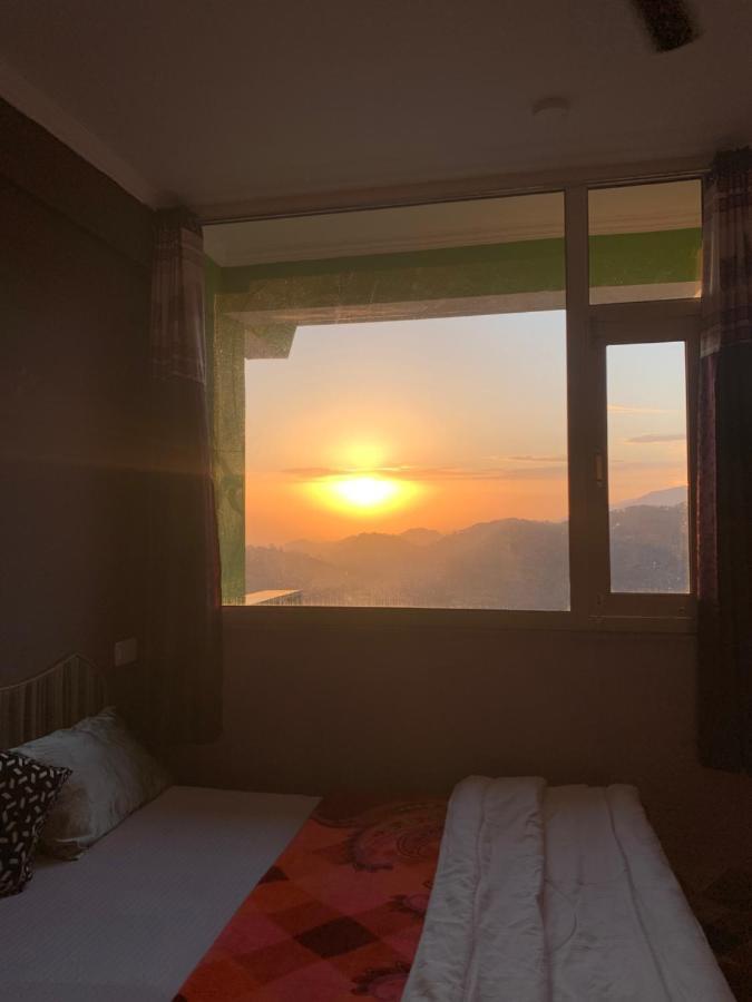 Meemo'S Home Dharamshala Bagian luar foto
